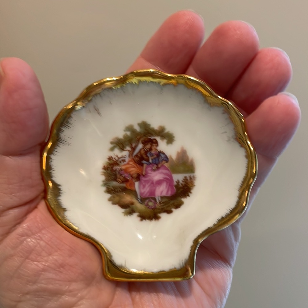 Vintage Limoges Shell Shaped Trinket Dish Gem